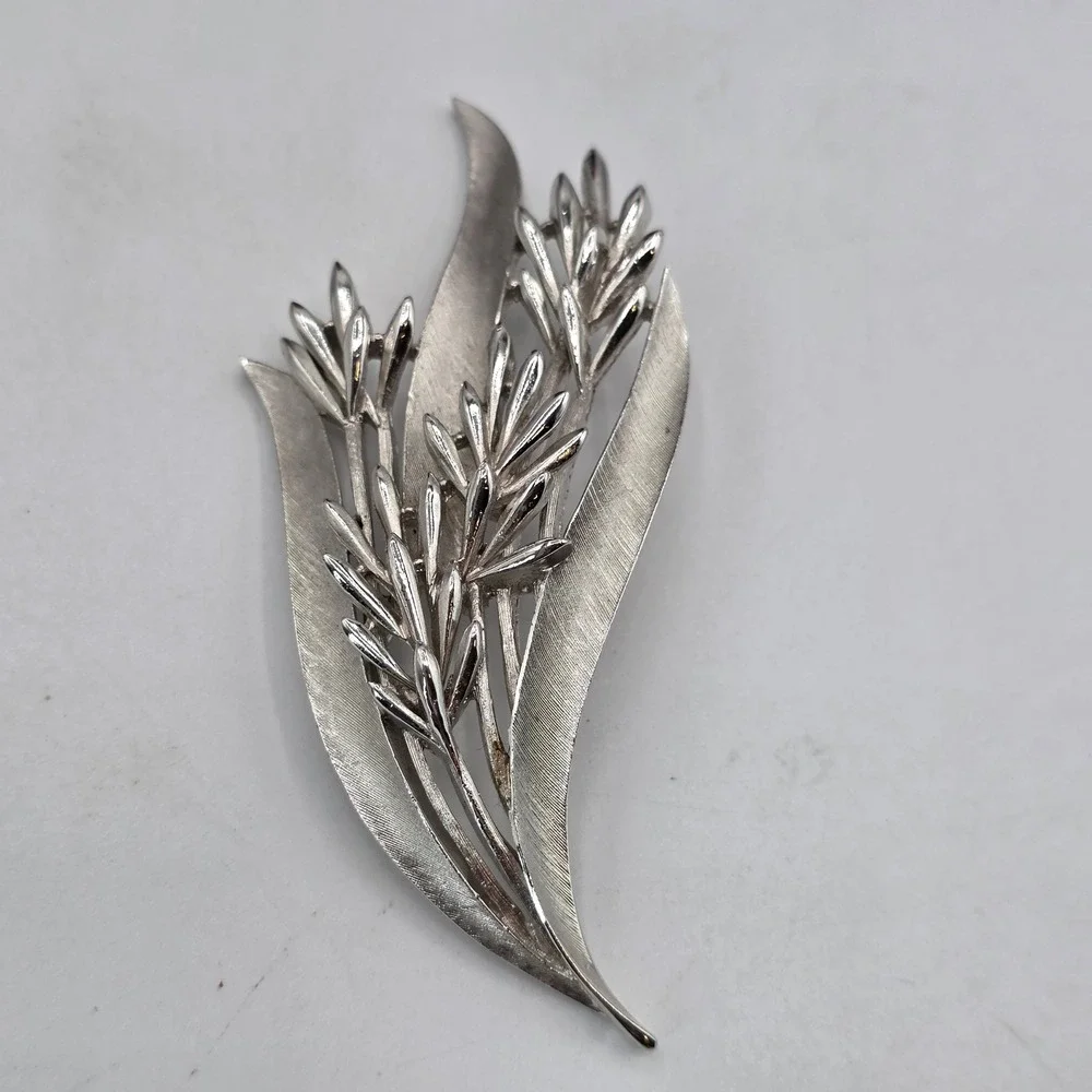 Trifari crown vintage